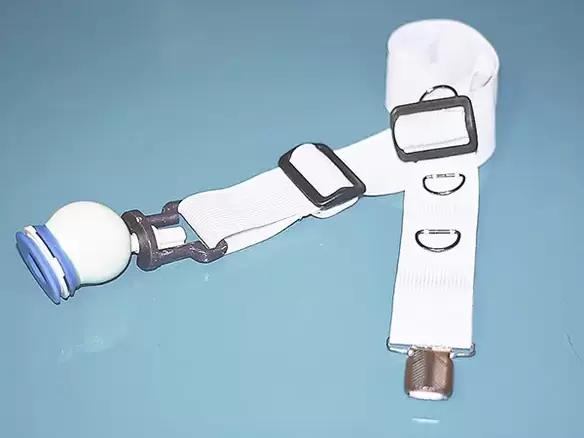 Nosítko s elastickými popruhy jako pomocný nástroj pomůže zvětšit penis