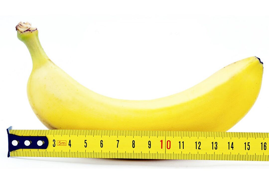 banán s pravítkem symbolizuje měření penisu po operaci